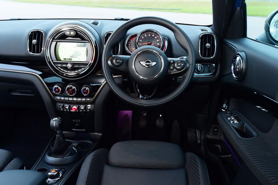 Панель приборов Mini Cooper Countryman (F60) 2017 года  (UK) (фото 8 из 13)